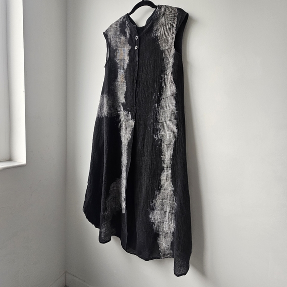 Ivan Grundahl Black Linen W/ White Cap Sleeve Two Button Draped Pleat Dress - Picture 3 of 13